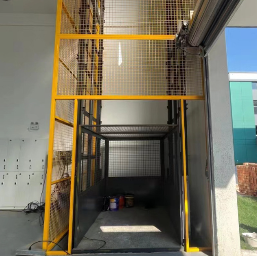 普洱导轨式升降机助力物流园破解运输难题